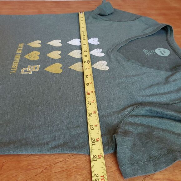 Baylor University V Neck T Shirt Womens L Life is Good Classic Fit Green Hearts - Picture 9 of 9